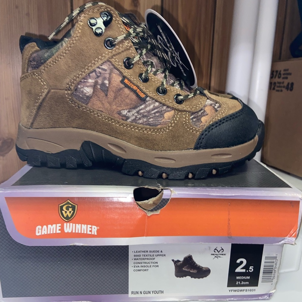 NWT Game Winner Real Tree Camo Boots Size 2.5